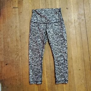 Lululemon Crop Leggings Tights  // Size 6 // Camo